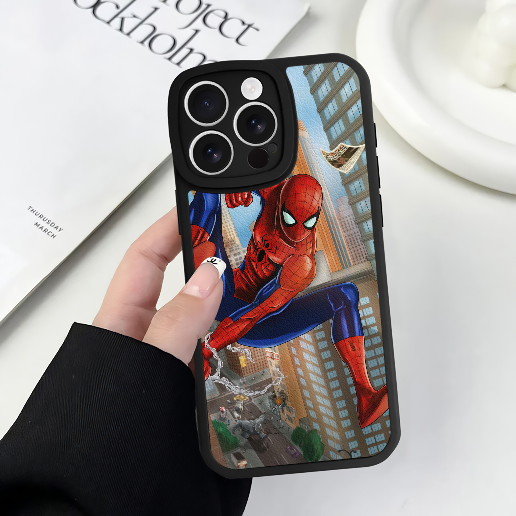 （画像用） Spider Man スパイダーマン 【iPhone 16シリーズ対応】シリコンスマホケース（レザー調） 材質：シリコン
